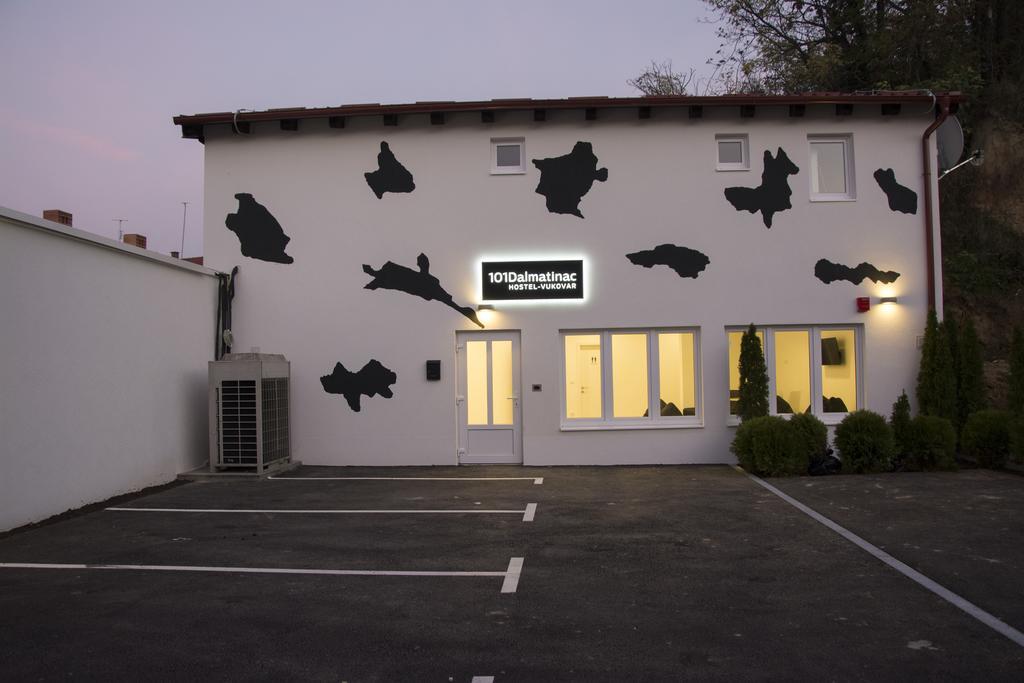 Hostel 101 Dalmatinac Vukovar Exterior foto